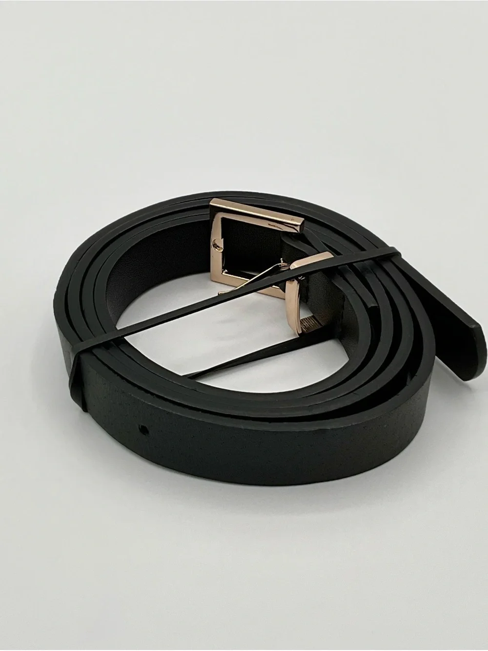 LIKE NEW Torrid Narrow Waist Belt Faux Leather Black Gold Hardware Size 0/00 (2)